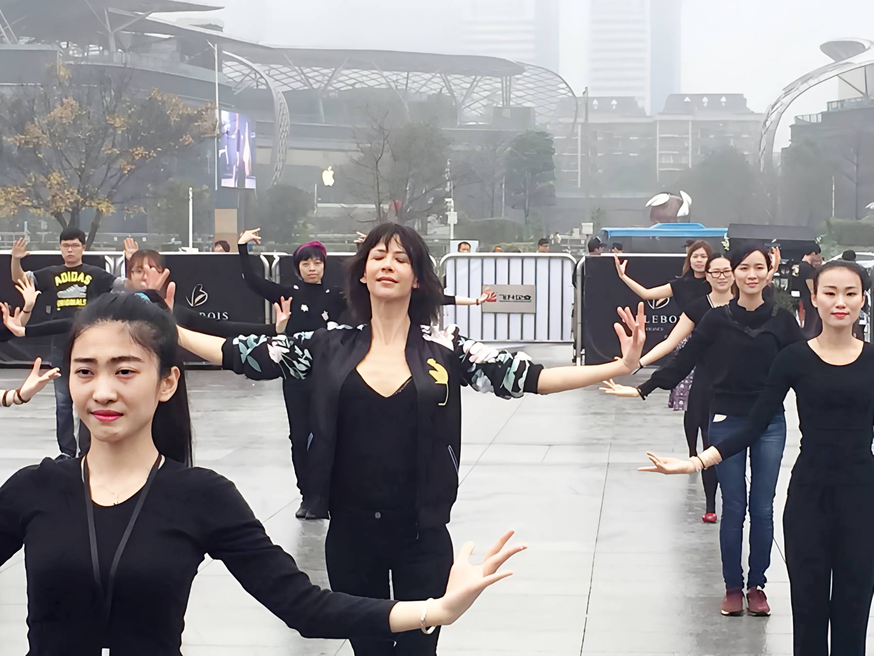 content-width-black-woman-3